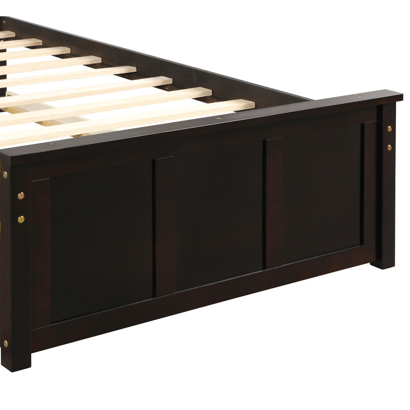 Lit plateforme simple avec couchette réversible dans un espace pratique et sombre, Espresso