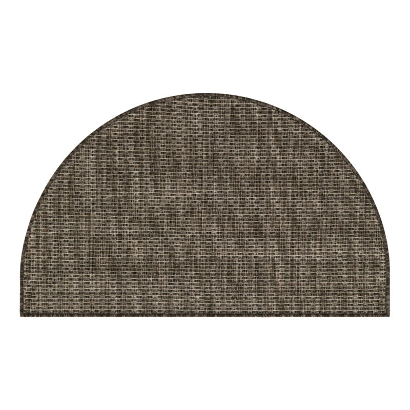 Tapis noir intérieur / extérieur Avaughn, Demi-cercle 2 pi 2 po x 3 pi 7 po, Noir