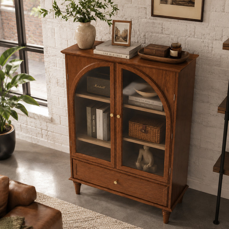 Vitrine cintrée de style ferme vintage Danely avec placage en bois véritable et pieds en bois massif
