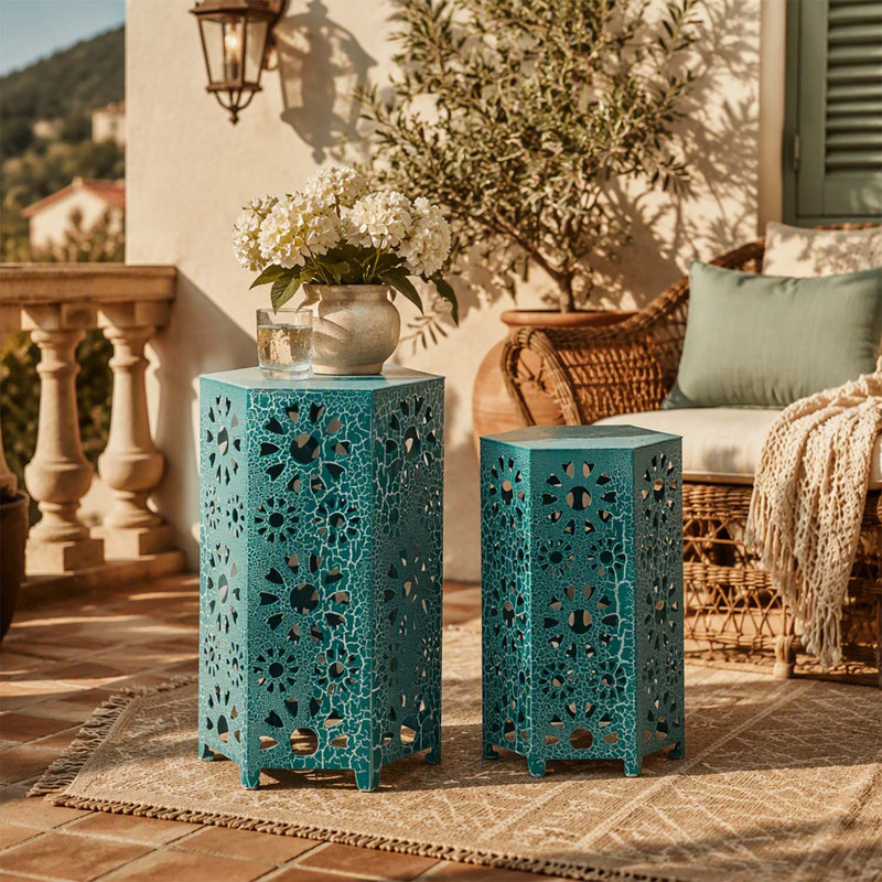 Ensemble de tables d'appoint Eliana avec découpe Sunburst, parfait pour ajouter style et fonctionnalité à votre patio ou à votre cour.