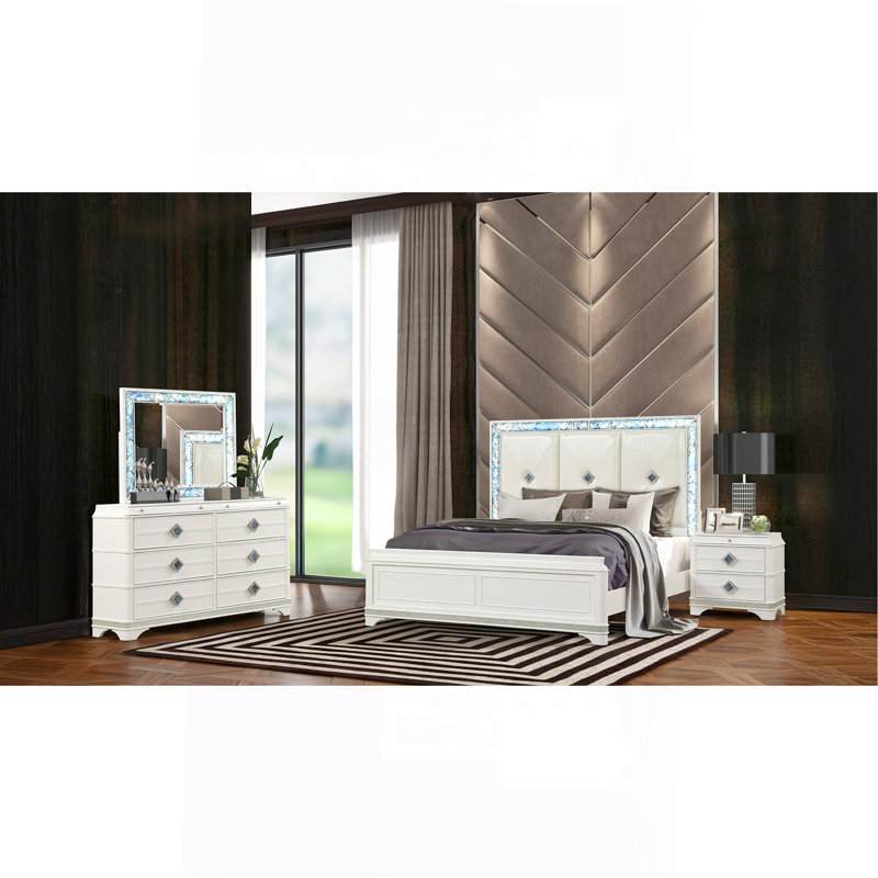Miroir de style moderne fait de bois et d'accents de cristal en blanc