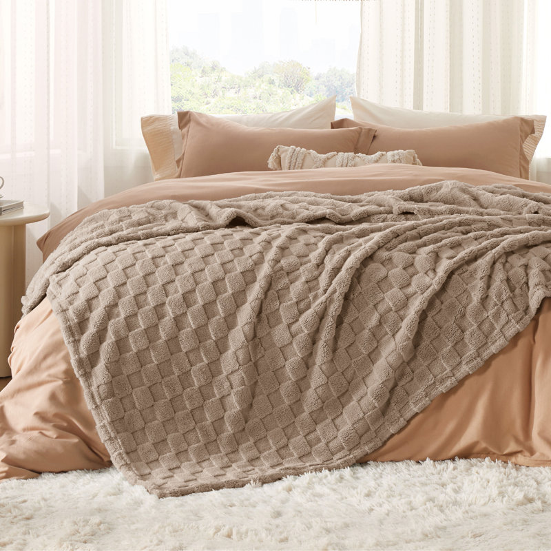 Couverture polaire à carreaux Bedsure, décoration mignonne pour la maison, 152 cm × 203 cm, Lit simple, Marron clair