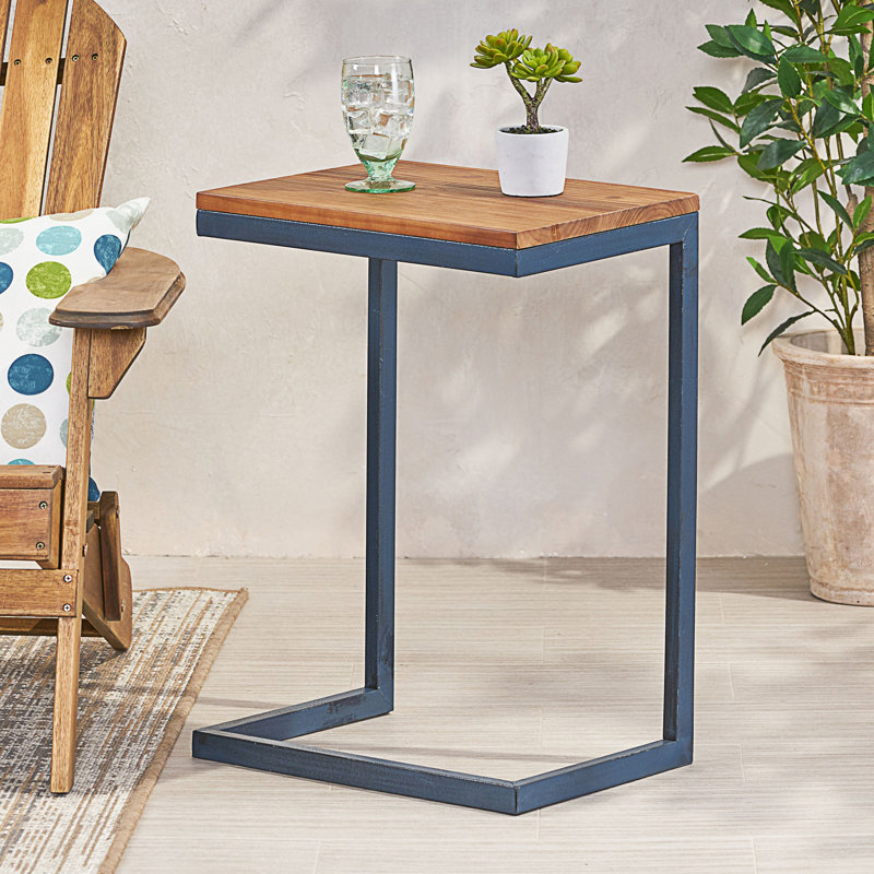 Table d'appoint en forme de C
