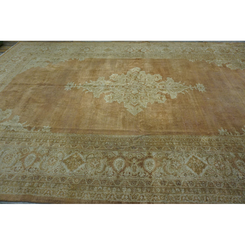 Tapis agra brun antique de couleur terre