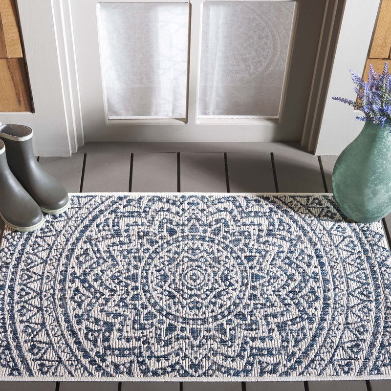 Ellefson Ivory/Navy Indoor/Outdoor Area Rug, Rectangle 2' x 3'7"