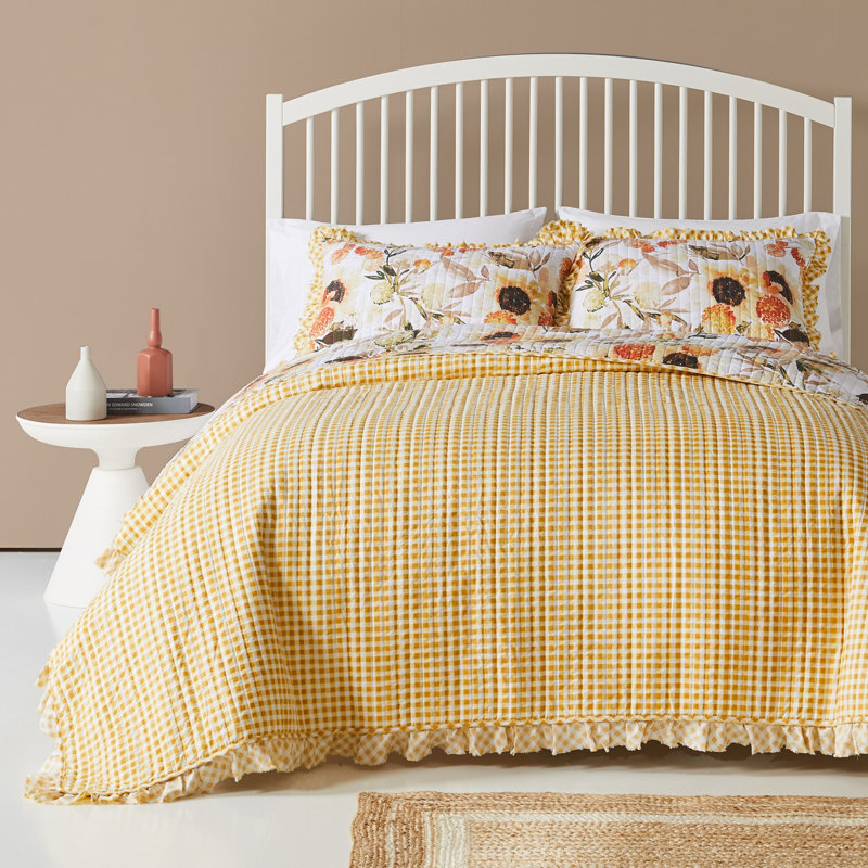 Somerset Sunflower Checkered Reversible Quilt Set with ruffle trim, King Quilt + 2 King Shams