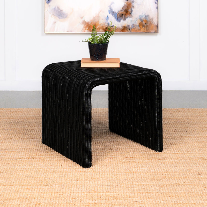 Table de bout carrée noire tissée, style rétro, idéale pour les chambres à coucher, les salons, la table à structure en U en noir, texture, ajoutant un élément élégant aux espaces
