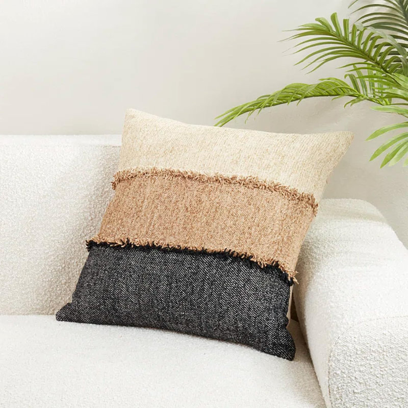 Housse de coussin en coton tissé à bande de couleur à franges l 20 po x L 20 po, Noir/naturel
