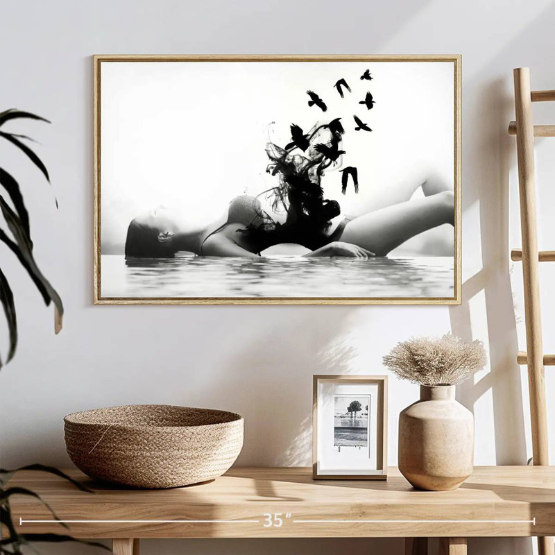 Femme libre, 25 po x 17 po, Cadre flottant en bois naturel