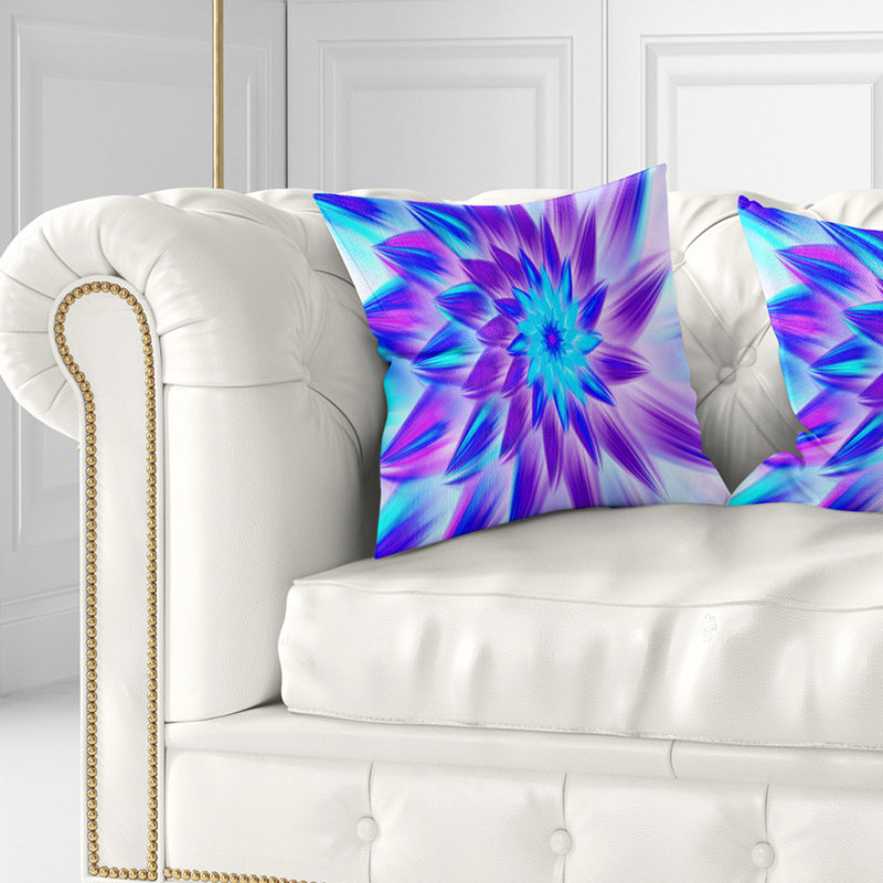 Pétales de fleurs bleues exotiques - coussin à imprimé floral, 16 po x 1 po, Coussin décoratif