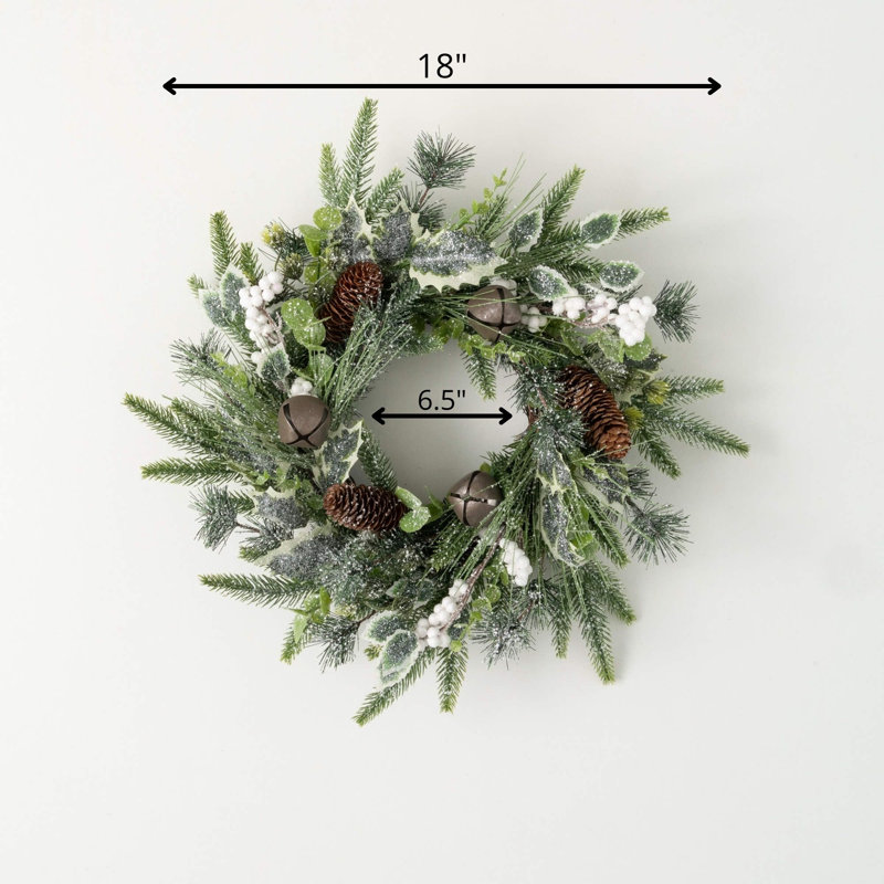 Couronne de Noël artificielle 18 po avec baies de pin mélangées, vert