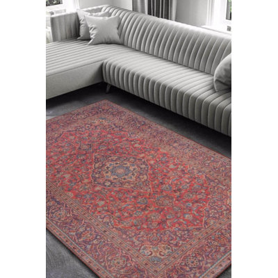 Tapis rouge à motif tissé rétro