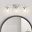 Éclairage pour meuble-lavabo moderne 3 lumières avec abat-jour en verre biseauté transparent-297458962