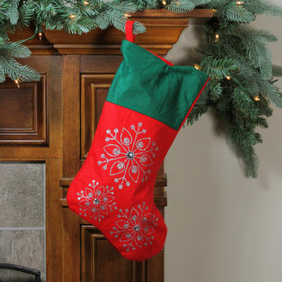 Chaussette de Noël 19 po en feutre rouge et vert avec flocons de neige