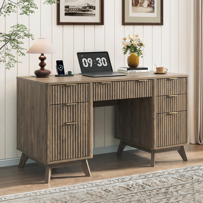 Bureau de direction cannelé de 152 cm (60 po) avec station de recharge et tiroir à dossiers suspendus, dark brown
