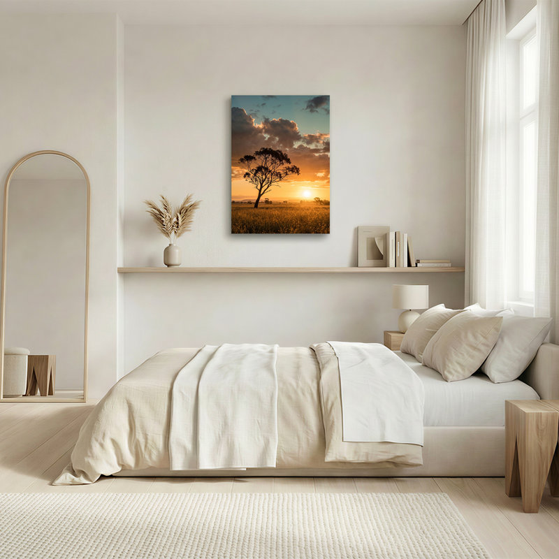 «Solitaire Tree Silhouette in Golden Sunset Sky», art mural sur toile, H 40 po x l 28 po