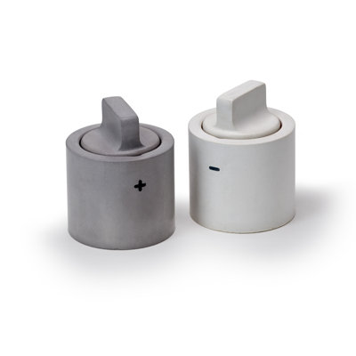 Salière et poivrière en béton