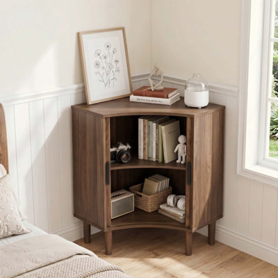 Armoire de coin cannelée, petite armoire de coin avec portes coulissantes et tablettes réglables, armoire de rangement moderne autoportante étroite en bois pour petits espaces, salon, salle à manger, salle de bain