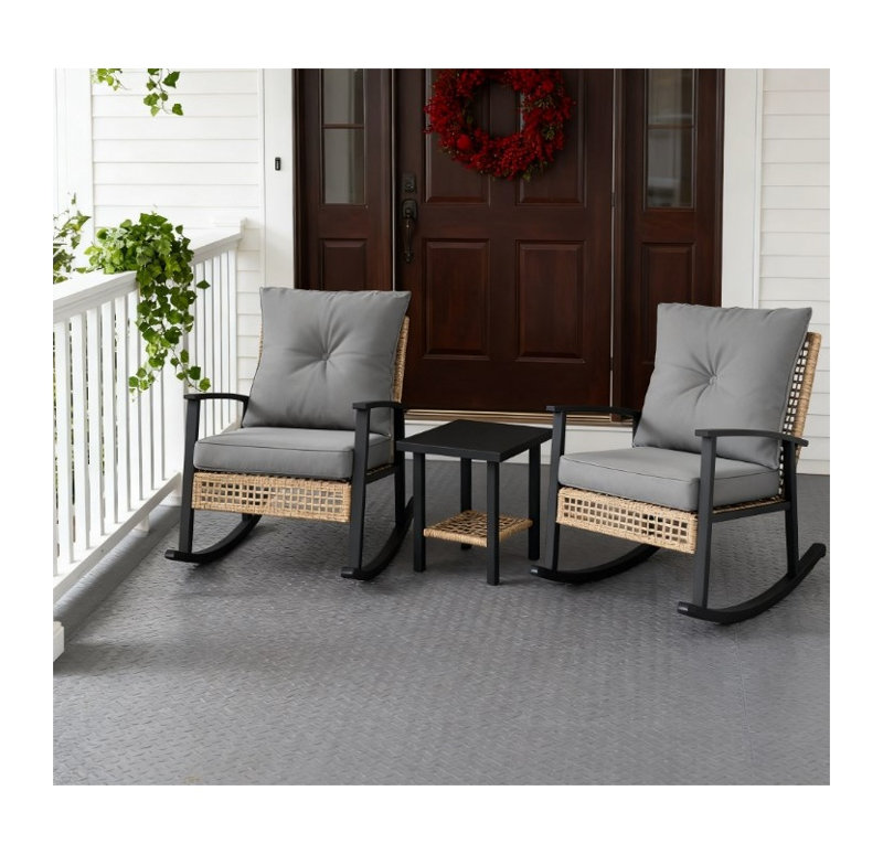 Ensemble de meubles de patio gris 3 pièces avec coussins capitonnés et deux chaises berçantes en rotin