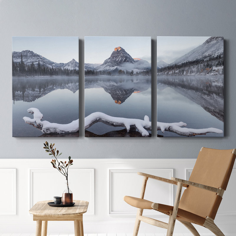 «Two Medecine Valley After Snowfall» - Toile tendue avec châssis de qualité supérieure - Prêt à être accroché