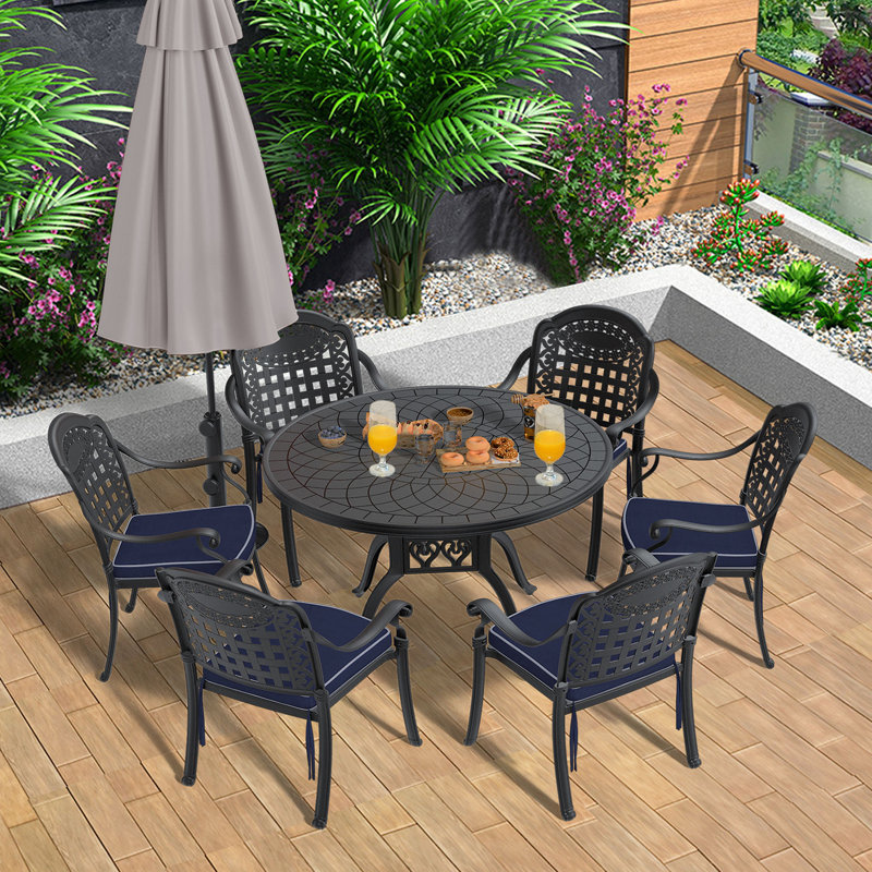  Ensemble repas pour 6 personnes avec table ronde Belinay, coussins bleus inclus