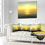 Coussin de soleil sur les eaux beach-123400941