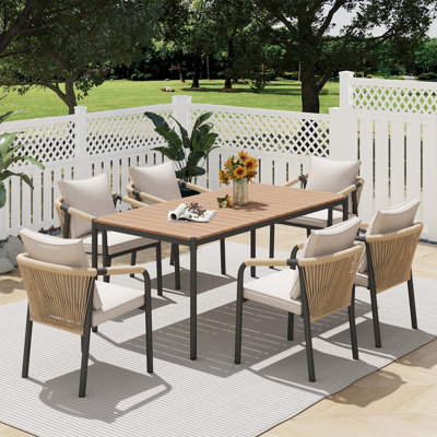 Patio 6-person Dining Set With Cushions
