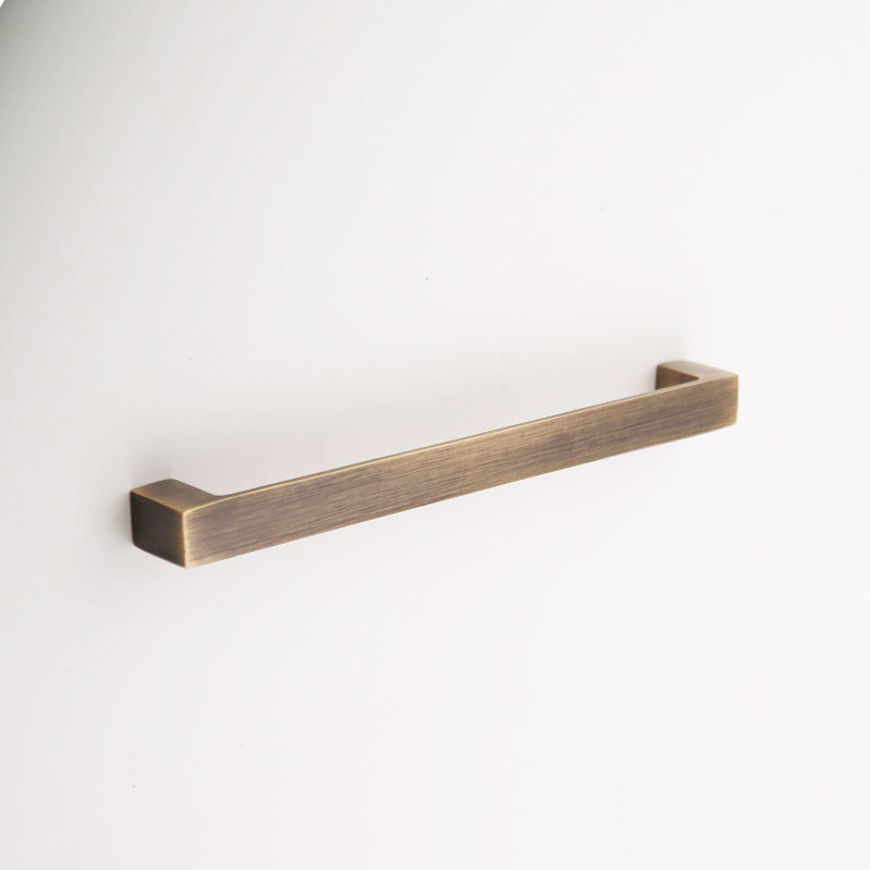 Poignée tiroir Madelyn Carter Gabrielle, Laiton antique, 7 5/8"