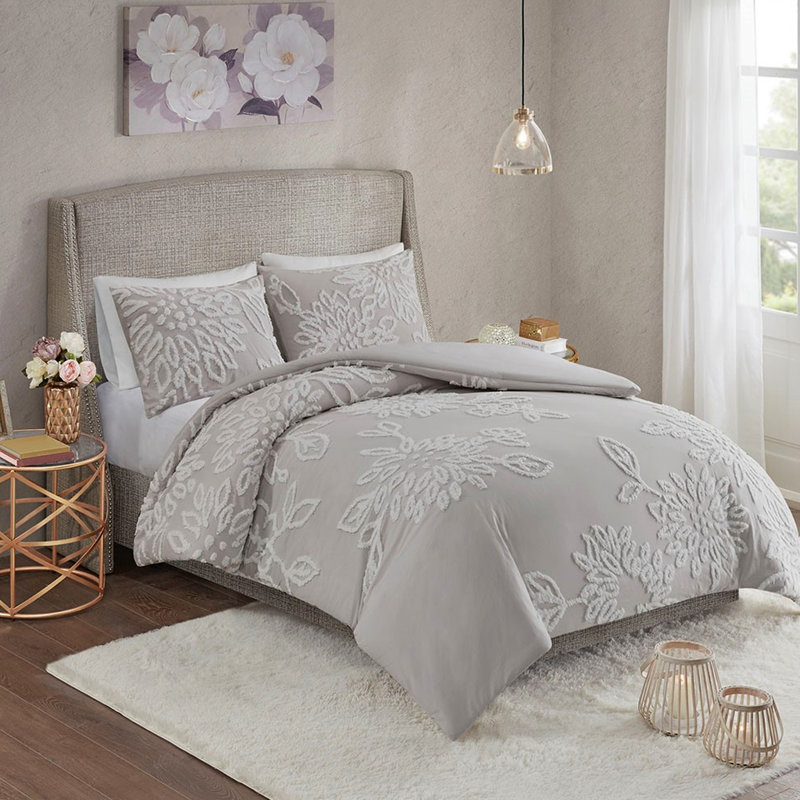 673645309-E60E Comforter