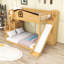 Lit superposé simple au-dessus d'un lit double en bois avec glissade, escalier de rangement et garde-robe-722216765