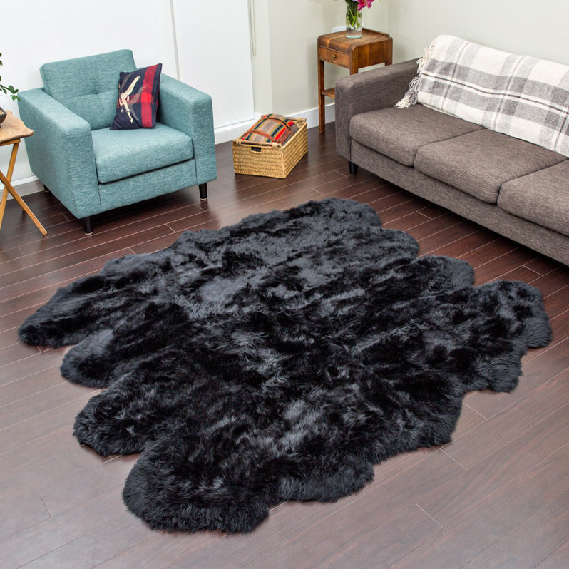 Tapis intérieur/extérieur noir en peau mouton Roy, Nouveauté de 6 pi 5 po x 6 pi 8 po