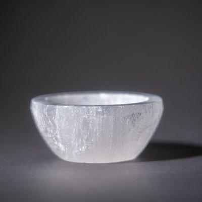 Véritable bol en sélénite poli (138,3 grammes)