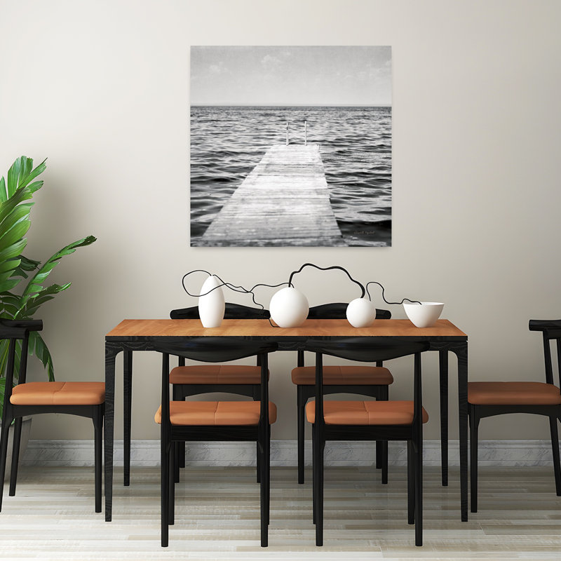 «Coastal Calm Days I Bw Crop» avec des nuages noirs et blancs, H 32 po x l 32 po