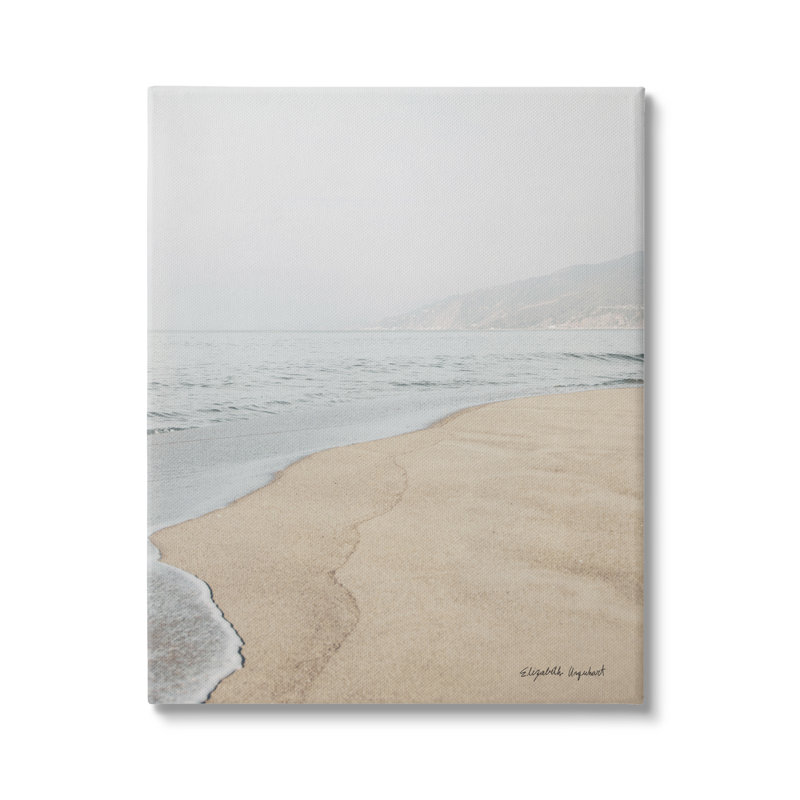 «Foggy Sky Beach Shoreline Landscape Illustration» par Elizabeth Urquhart - photographie, H 48 po x l 36 po x P 1,5 po