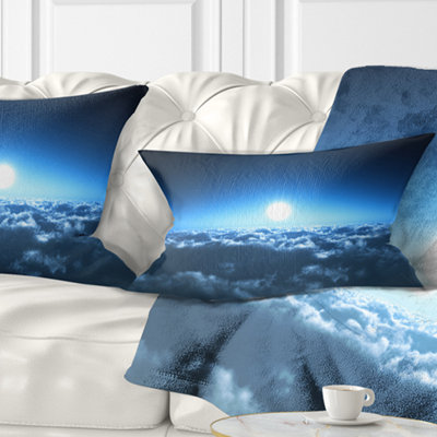 Vol de nuit au-dessus des nuages - coussin à imprimé paysage