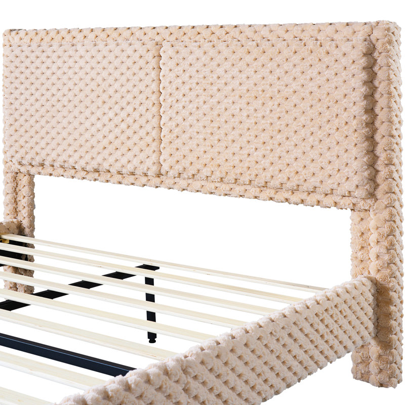 Grand lit de couleur chameau avec un tissu doux, trois et une conception simple pour la chambre à coucher - Décoration de style de soutien
