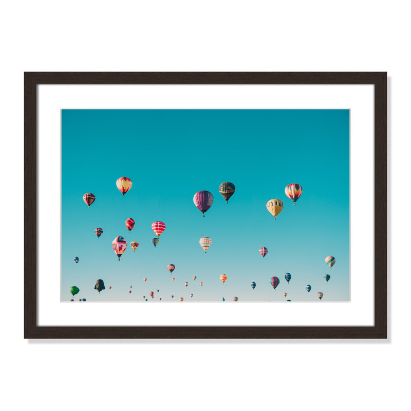 Estampe « Sky Symphony » d'Ian Dooley, H 17 po x l 23 po x P 1,25 po, Cadre de boîte en noyer, Blanc
