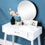 Meuble-lavabo et tabouret blancs-131299550