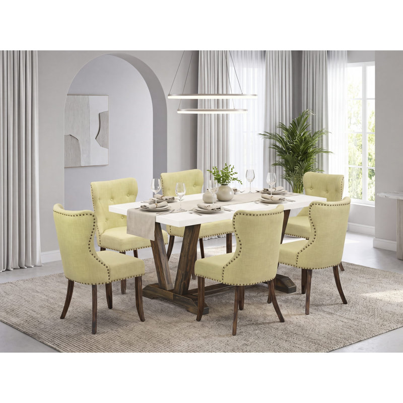 L'ensemble de table 7 pièces contient une table rectangulaire en lin blanc et 6 chaises de cuisine Limelight en tissu lin - finition jacobine patinée