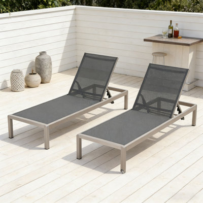 CHAISE LUNGE