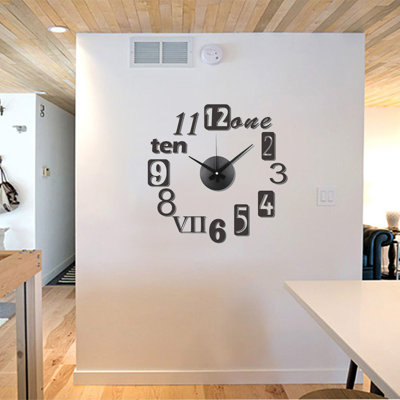 Lesli Wall Clock