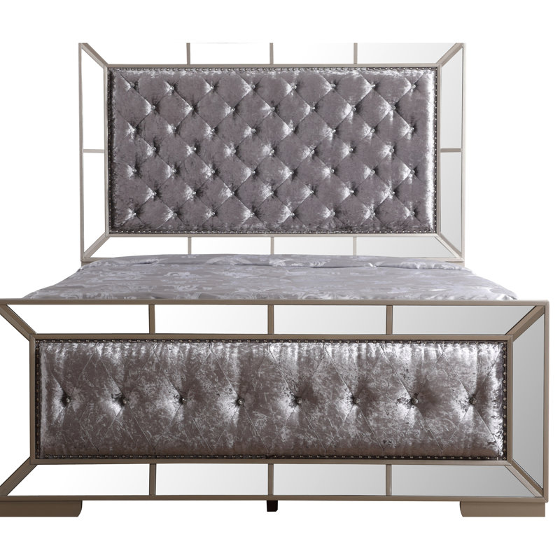 Lit double contemporain champagne argenté, H 64 po x l 60 po x P 87 po, fait pour une chambre charmante avec des éléments de style