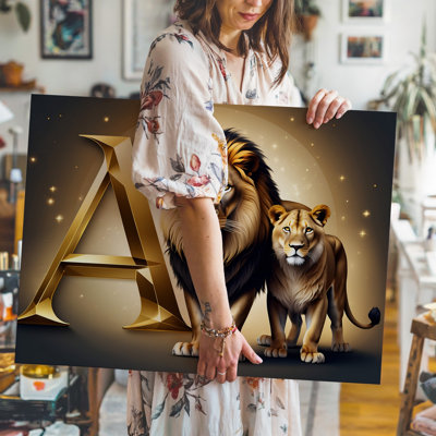 Toile, un majestueux lion doré se dresse fièrement à côté d'un petit lion, art mural orné de riches tons dorés brillants
