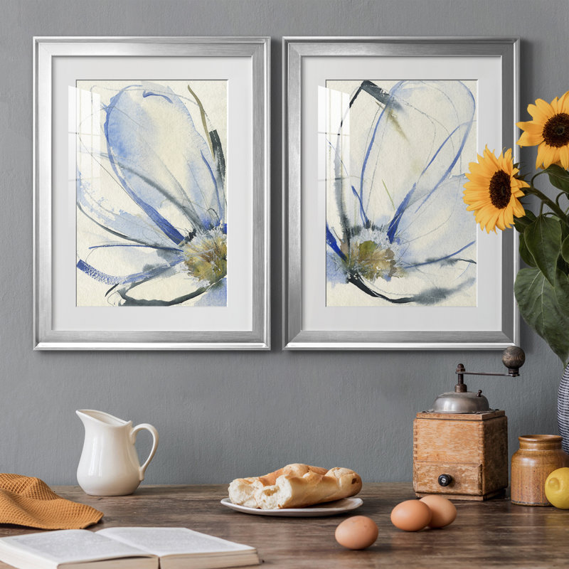 «Cobalt & Paynes Petals I», reproduction encadrée de qualité supérieure, prête à être accrochée, Cadre argenté
