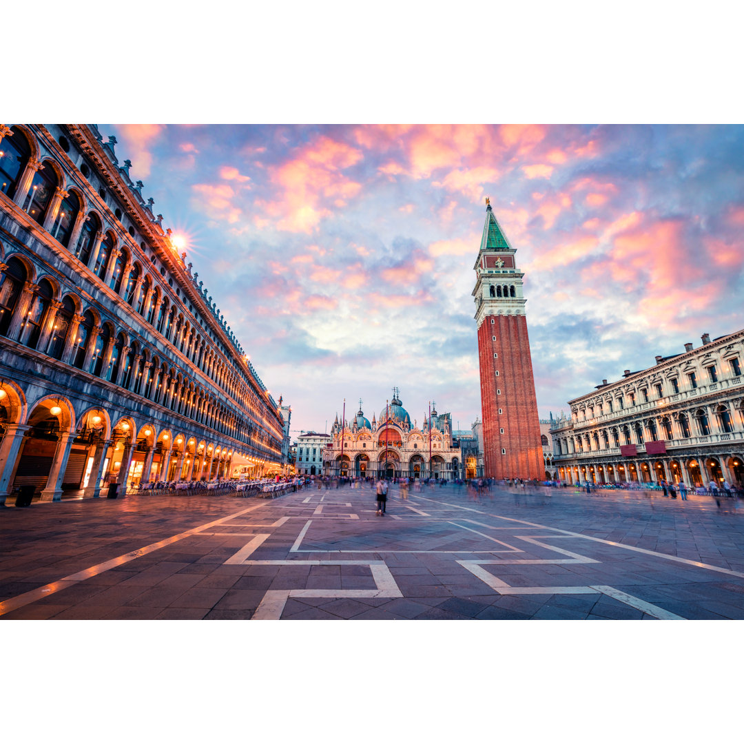 Abendliches Stadtbild von Venedig, Italien, Europa - Drucken