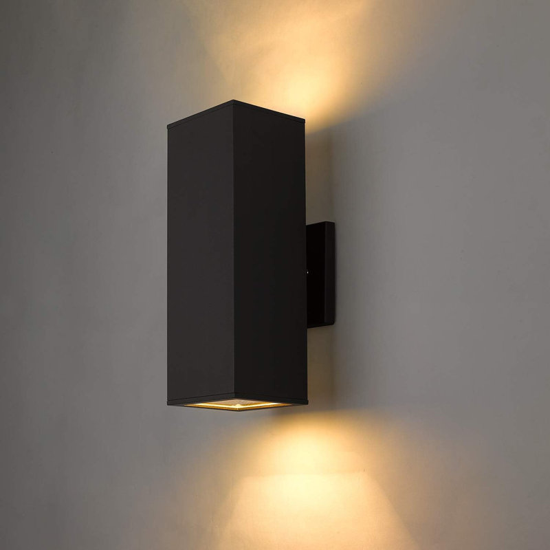 Naiyah Corner Wall Light