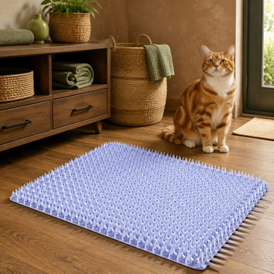 Cet ensemble de 12 tapis anti-excréments de chat de 16 x 13 pouces utilise une conception emboîtable avec des picots de sécurité ajustables pour créer une répulsive protectrice ; ces tapis répulsifs toutes saisons conviennent à une utilisation intérieure et extérieure.