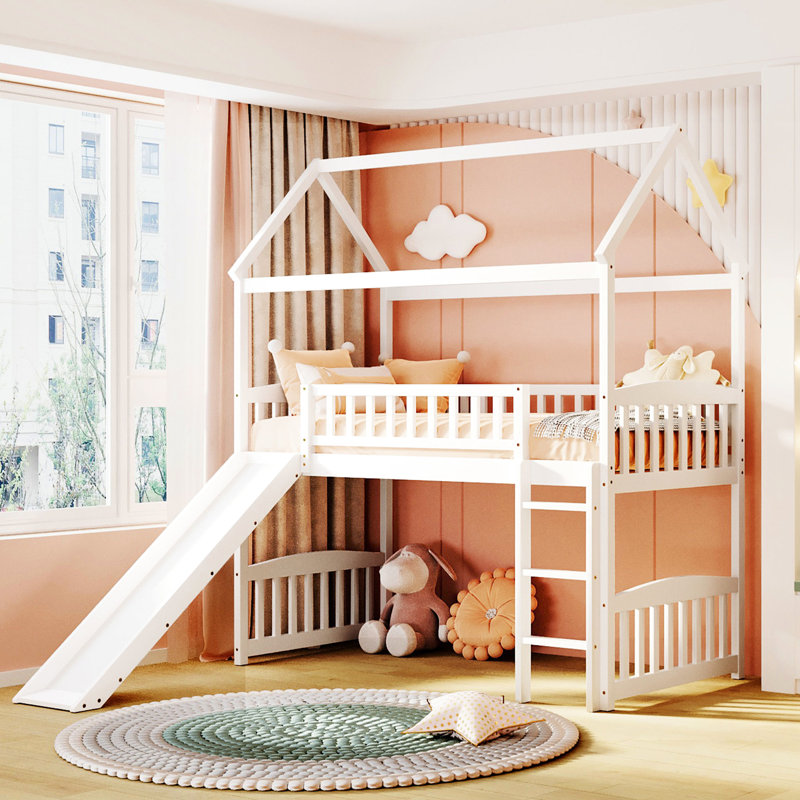 Lit mezzanine simple blanc avec glissade - pratique et élégant. Structure en bois robuste. Sécuritaire pour dormir seul. Outils d'assemblage inclus. Pour les enfants de 6 ans économisant l'espace confortable. Pin. Barrière de sécurité haute