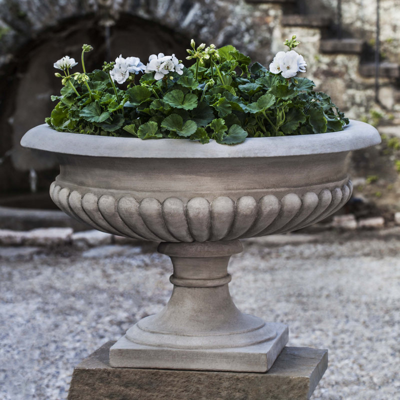 Pot de fleurs en pierre moulée Newport Mansions, Bronze cuivré
