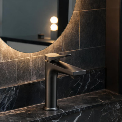 Robinet de salle de bain à poignée simple gris neutre avec corps en zinc résistant à la corrosion et installation facile sur le comptoir